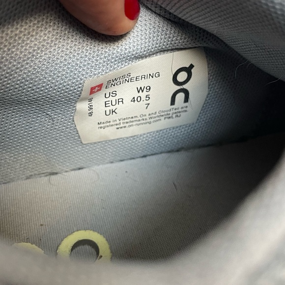 | OnRunning | Roger shoes. Size 9. - Picture 5 of 5